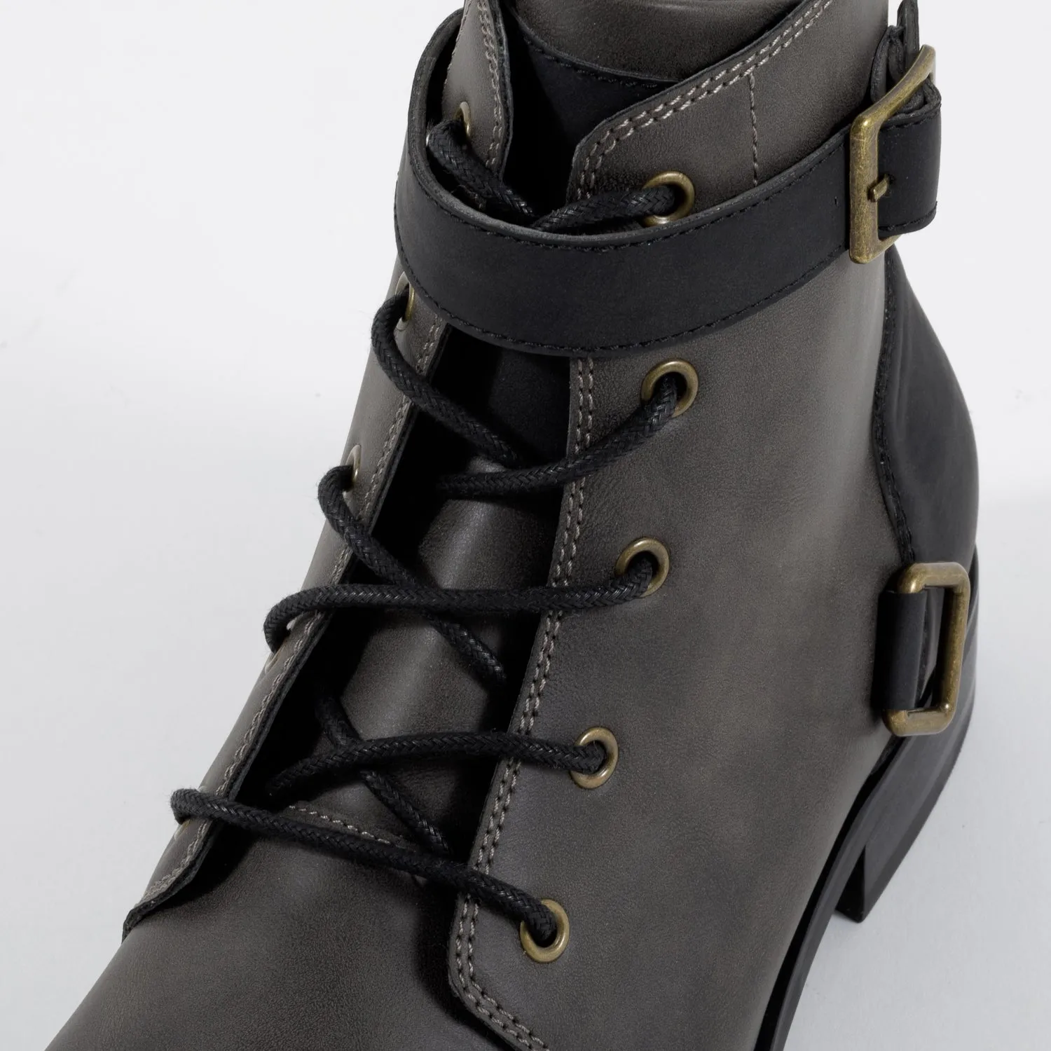 Hunter Model Boots Bloodborne