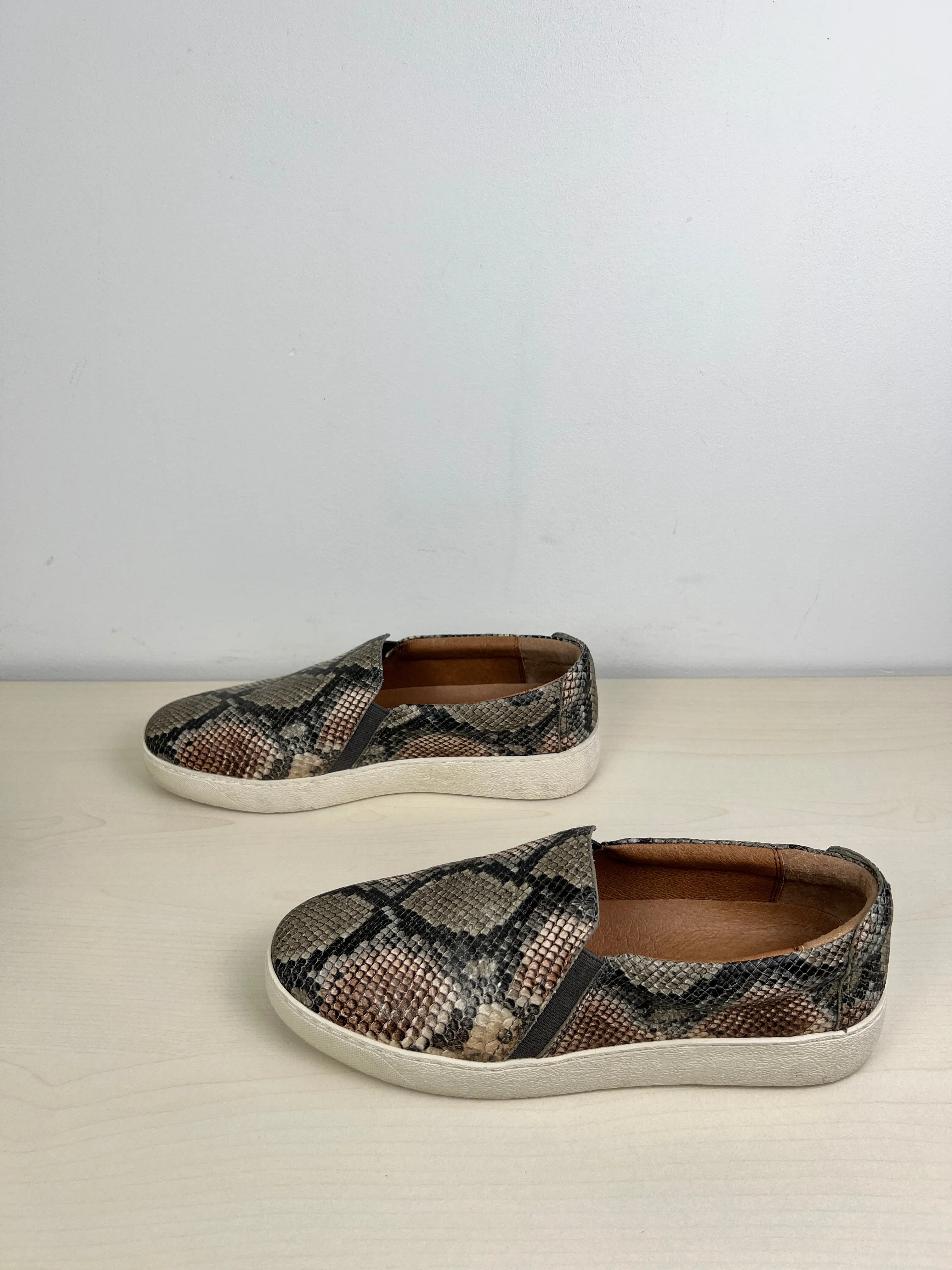 Shoes Flats By Frye In Snakeskin Print, Size: 8.5