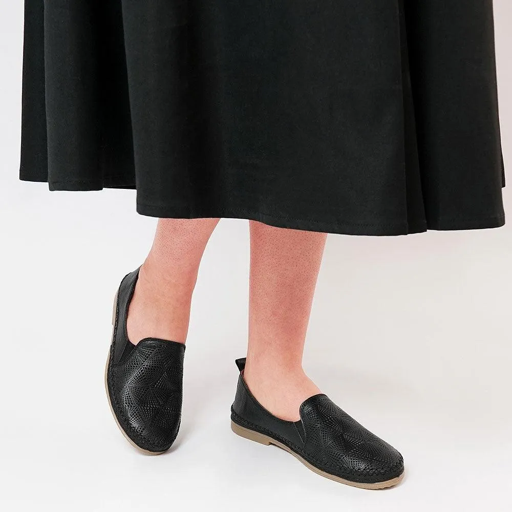 Siddle Black Leather Flats